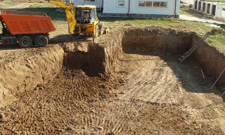 Рытье котлованов под фундамент в Солнечногорске – цена от 2608 руб. за м3 | ИП Садыков В. Р.